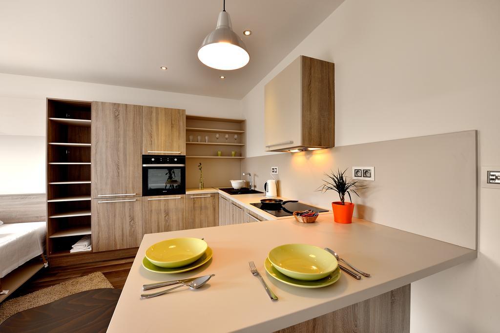 Ambiente Serviced Apartments - Dunajska Братислава Экстерьер фото