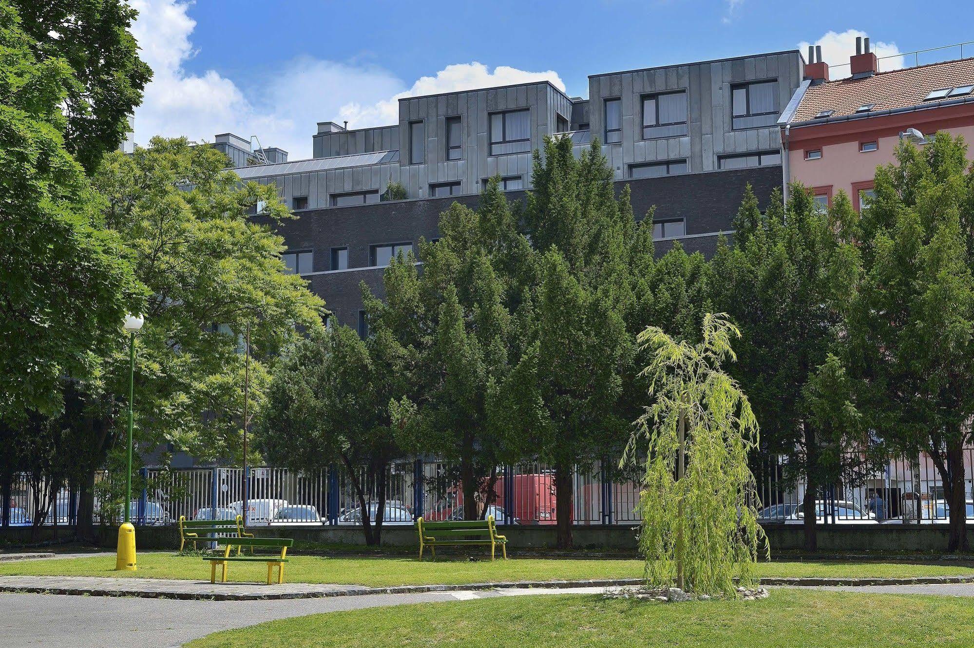 Ambiente Serviced Apartments - Dunajska Братислава Экстерьер фото