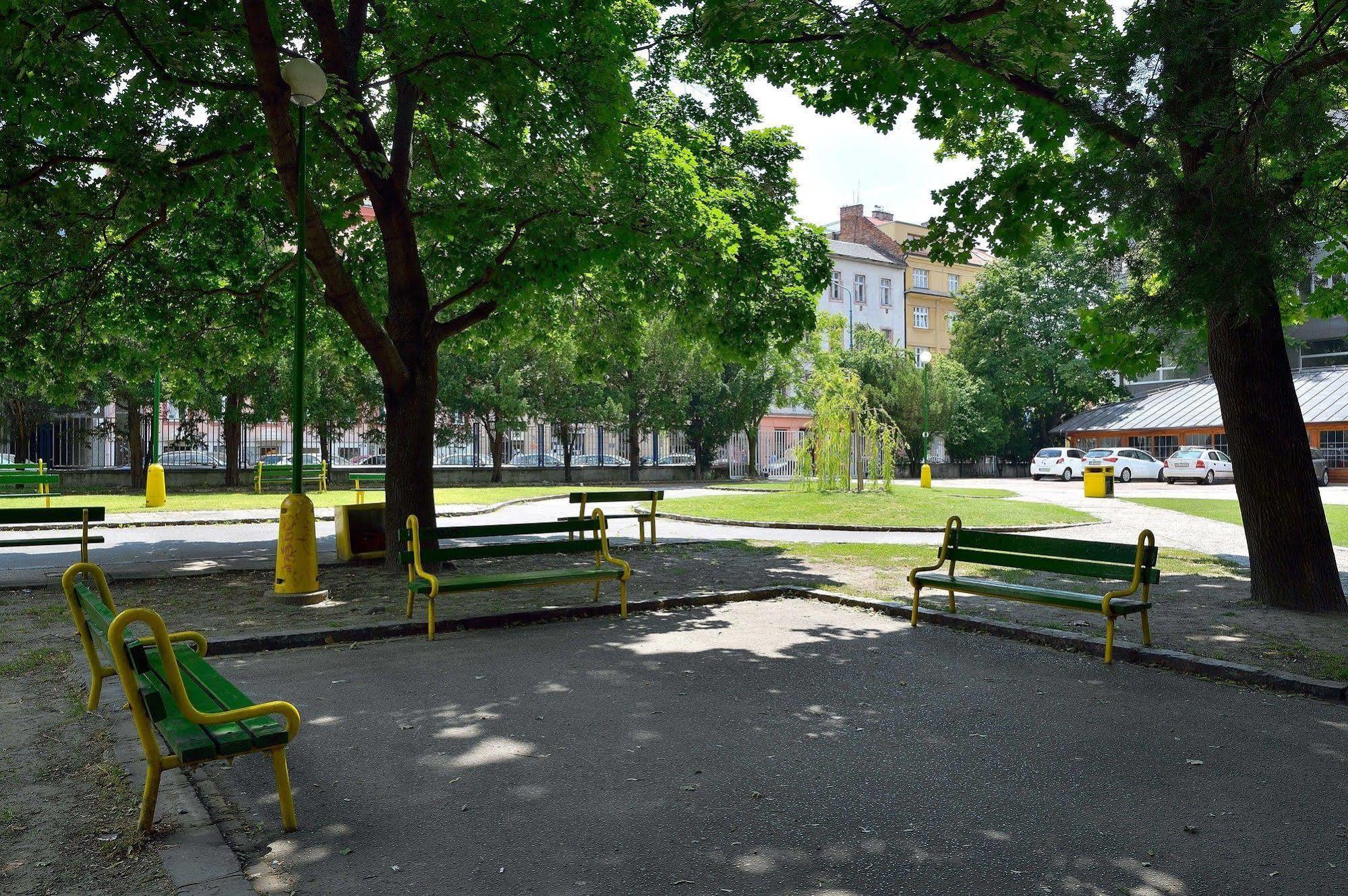 Ambiente Serviced Apartments - Dunajska Братислава Экстерьер фото