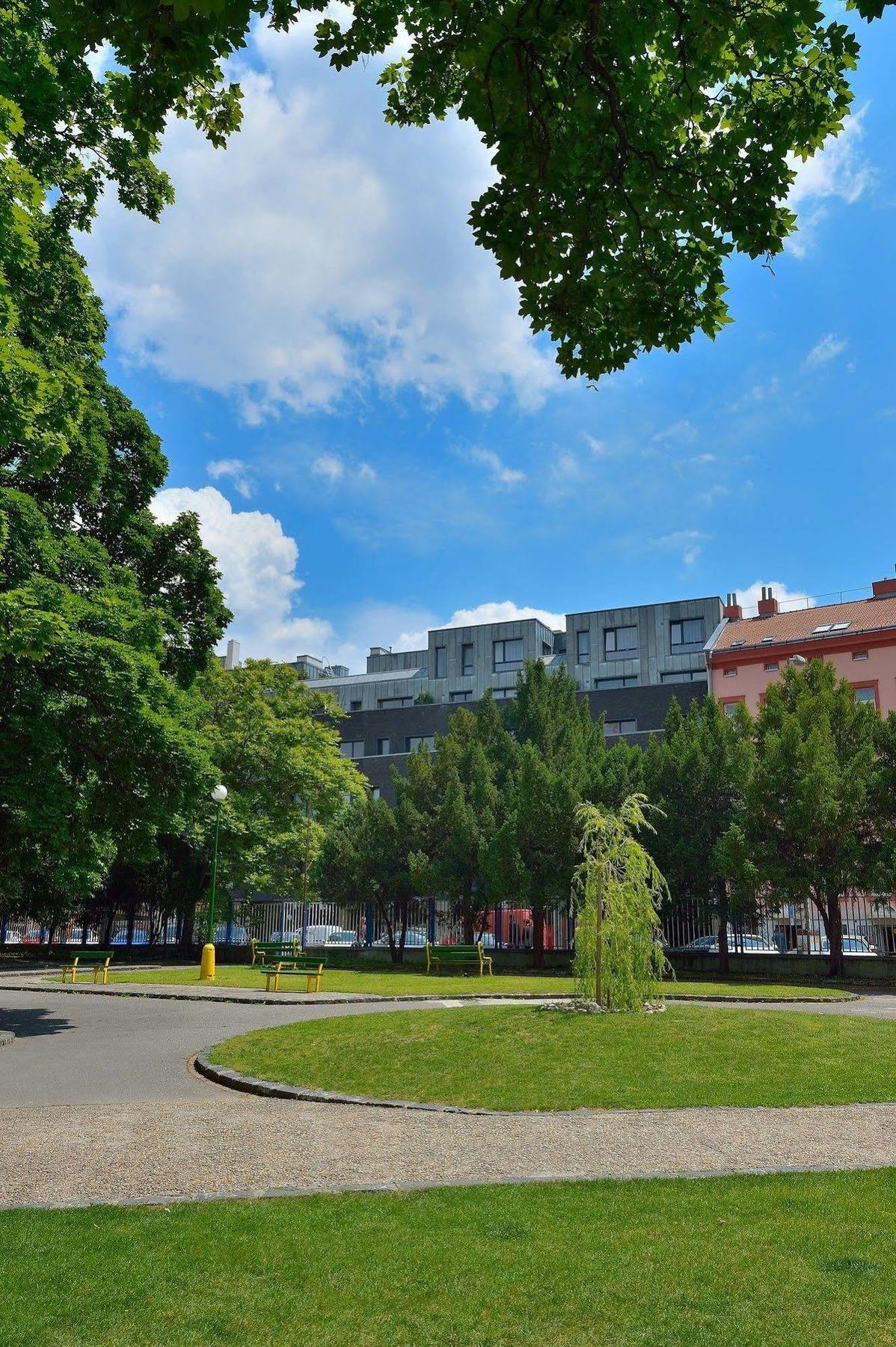 Ambiente Serviced Apartments - Dunajska Братислава Экстерьер фото
