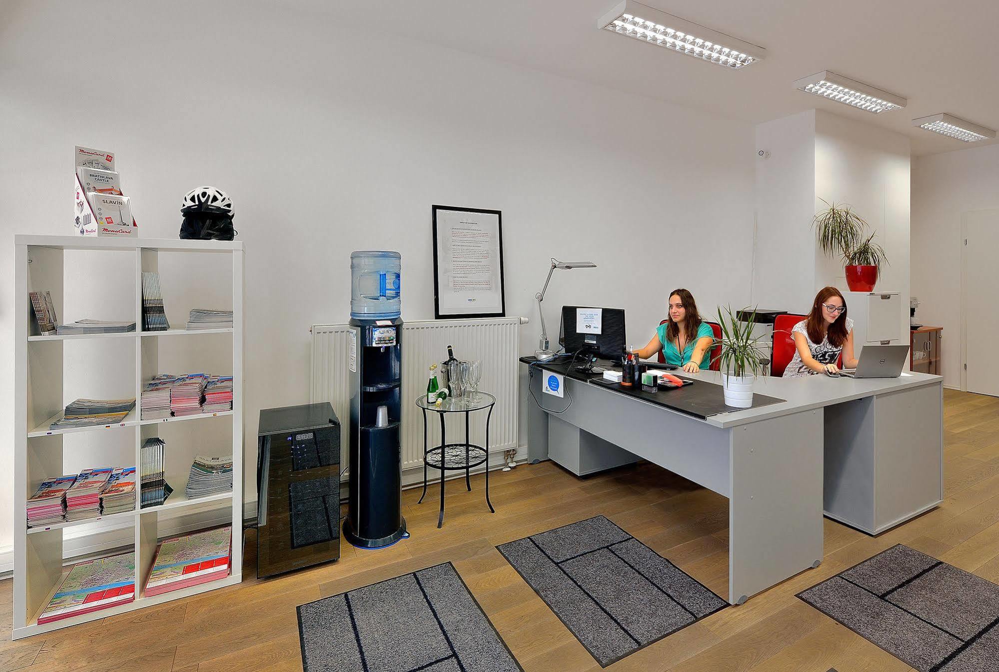 Ambiente Serviced Apartments - Dunajska Братислава Экстерьер фото