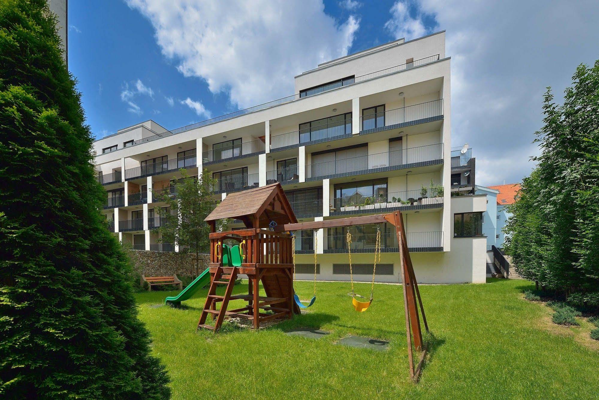 Ambiente Serviced Apartments - Dunajska Братислава Экстерьер фото