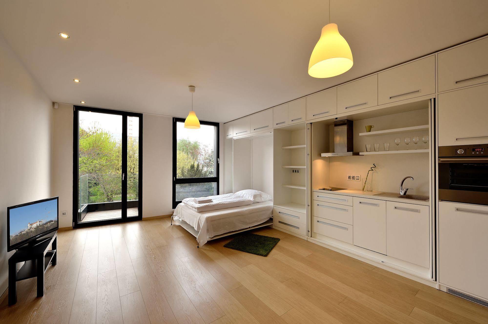 Ambiente Serviced Apartments - Dunajska Братислава Экстерьер фото